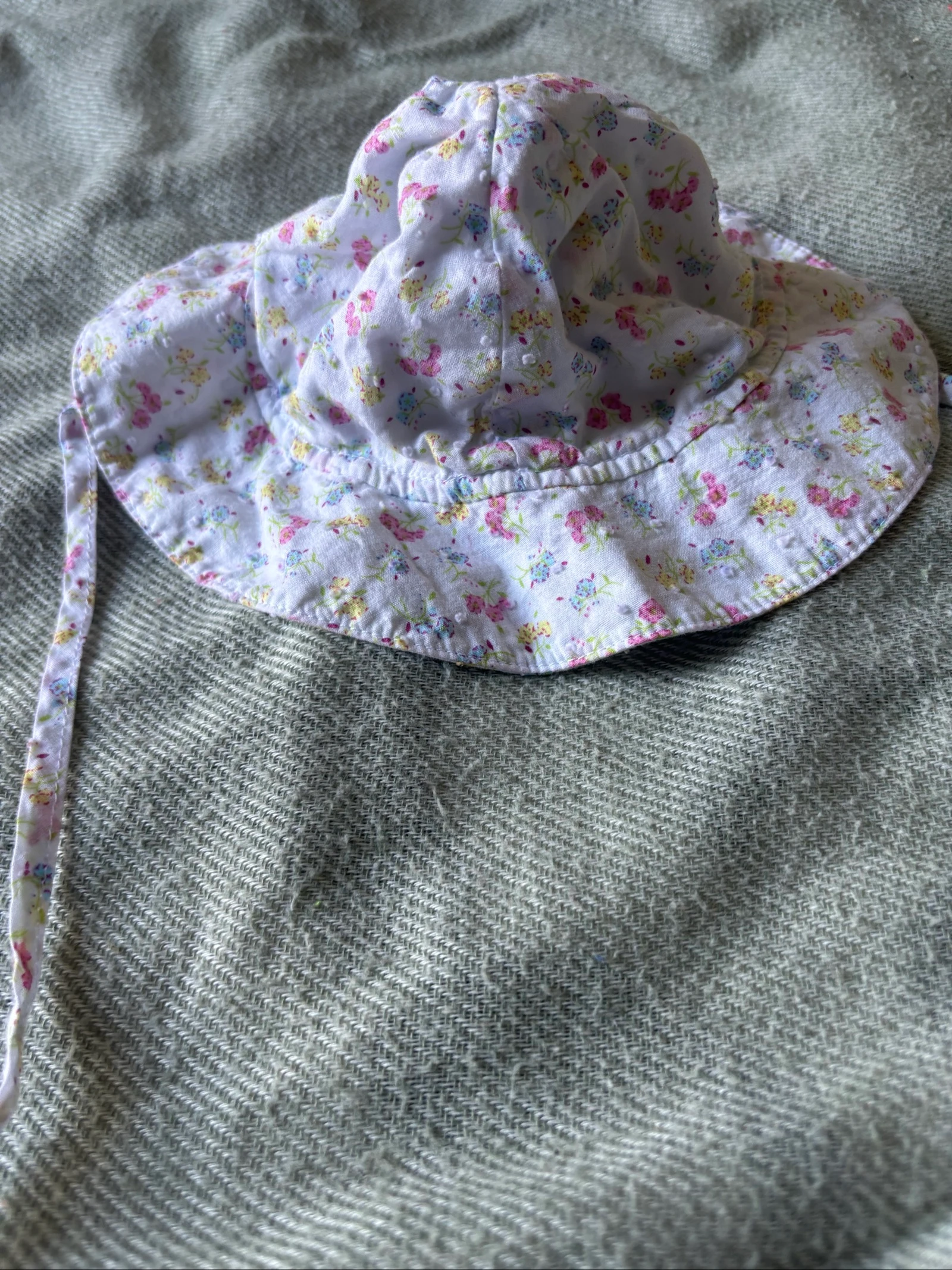 231/ Chapeau fleuri - Bout’chou - 45 cm